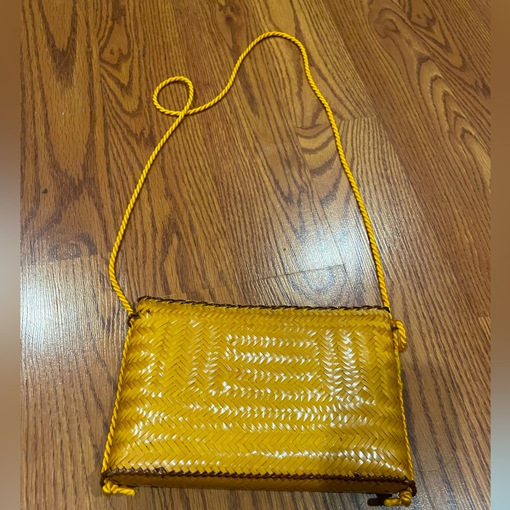 Vintage Woven Straw purse with spaghetti strap